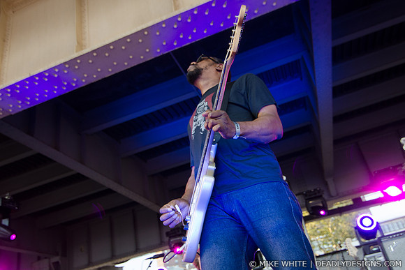 The Dirtbombs