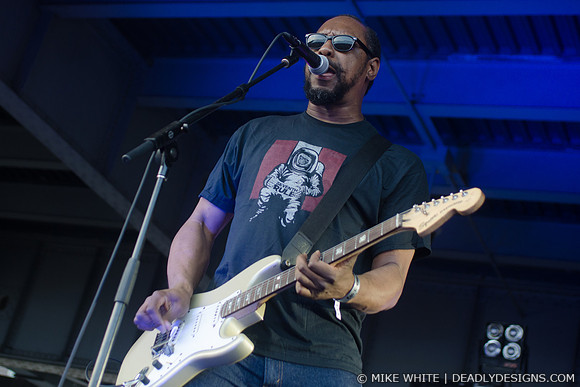The Dirtbombs