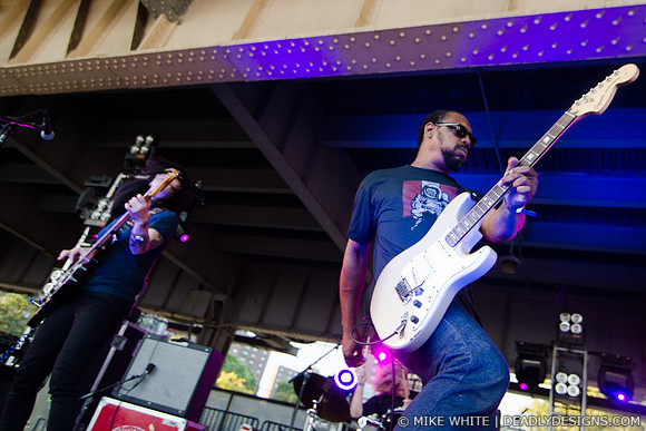 The Dirtbombs