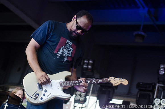 The Dirtbombs