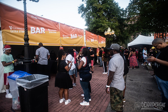 Crowd, Vendors, Environment