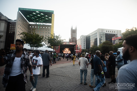 Crowd, Vendors, Environment