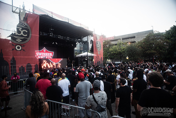 Crowd, Vendors, Environment