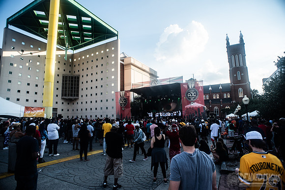 Crowd, Vendors, Environment