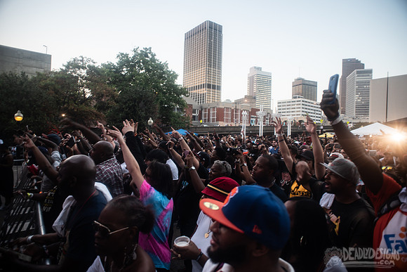Crowd, Vendors, Environment
