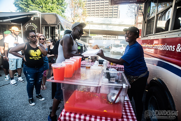 Crowd, Vendors, Environment