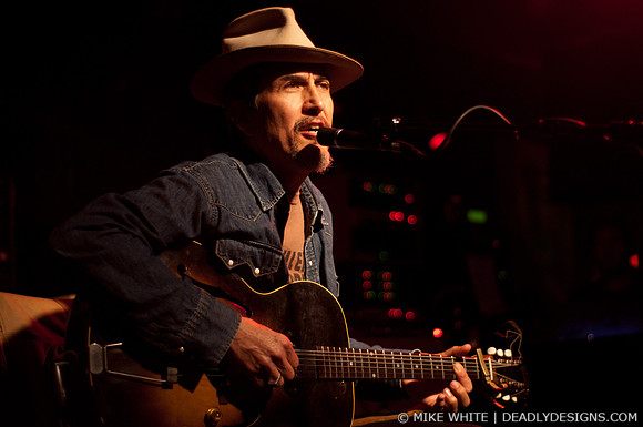 Howe Gelb