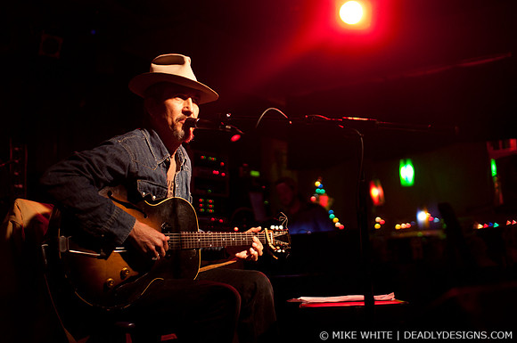 Howe Gelb