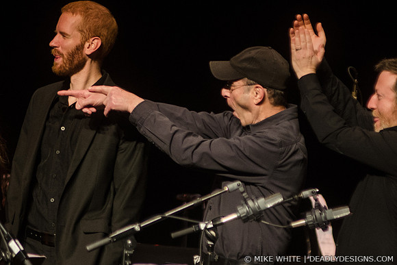 Ensemble Signal Performs Music for 18 Muscians