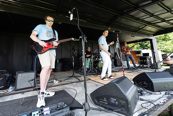 Dooley & Baldwin Band (outside)