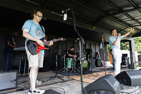 Dooley & Baldwin Band (outside)
