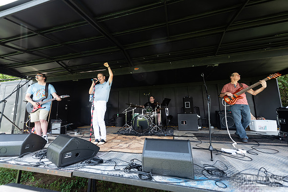 Dooley & Baldwin Band (outside)