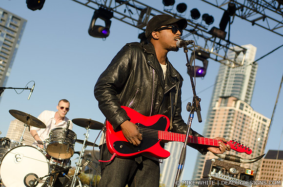 Black Joe Lewis & the Honeybears