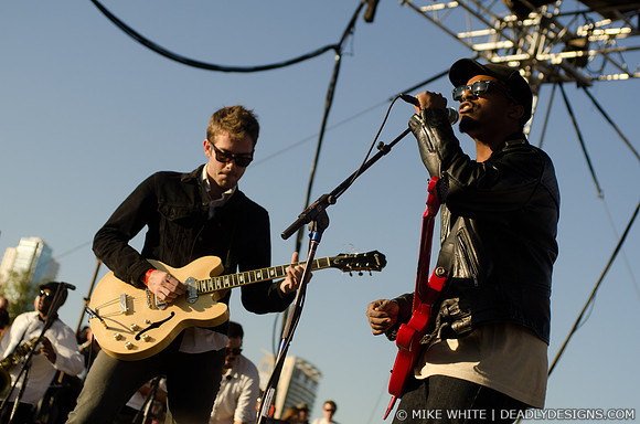 Black Joe Lewis & the Honeybears