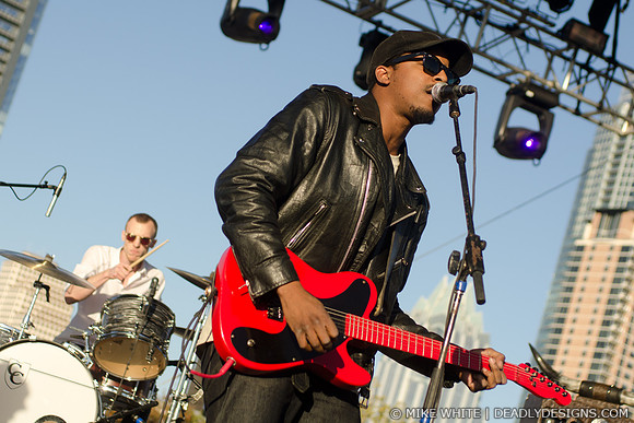 Black Joe Lewis & the Honeybears