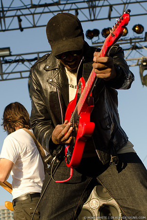 Black Joe Lewis & the Honeybears