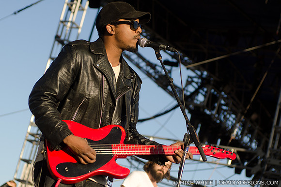 Black Joe Lewis & the Honeybears