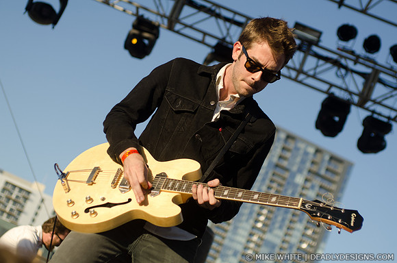 Black Joe Lewis & the Honeybears