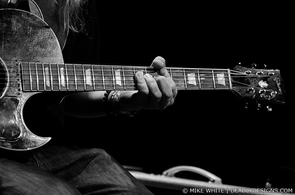 J Mascis
