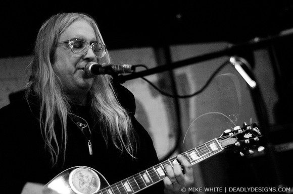 J Mascis