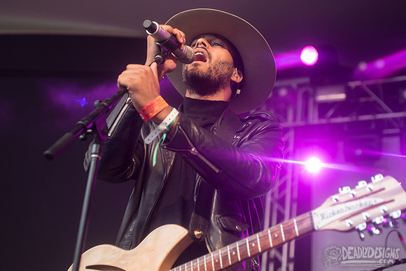 Twin Shadow