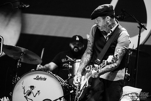 Social Distortion