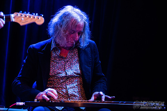 Kevn Kinney, Mitch Easter, Mike Mills, Peter Buck, Lenny Kaye, and Scott McCaughey
