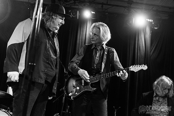 Kevn Kinney, Mitch Easter, Mike Mills, Peter Buck, Lenny Kaye, and Scott McCaughey