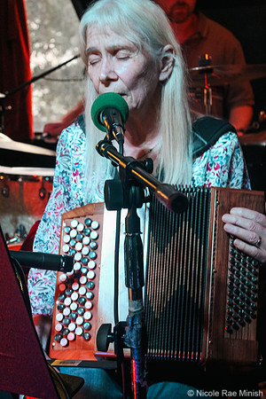 Folie à Cinq (Nicole Rae Minish)
