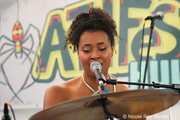 Drí and the Violence (Nicole Rae Minish)