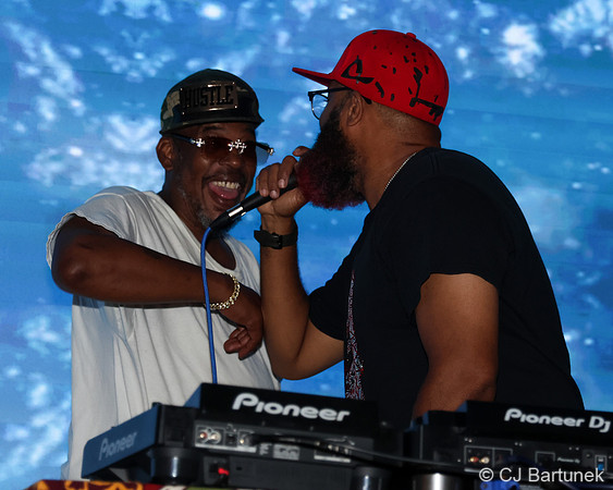 Ishues and Selector JiiG (CJ Bartunek)
