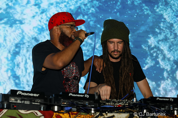 Ishues and Selector JiiG (CJ Bartunek)