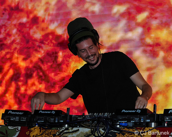 Selector JiiG (CJ Bartunek)