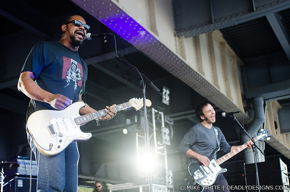 The Dirtbombs