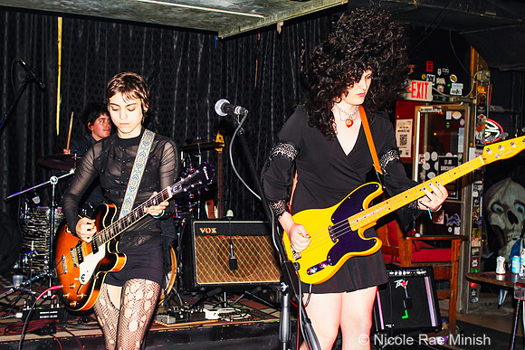 Viv and the Things (by Nicole Rae Minish)