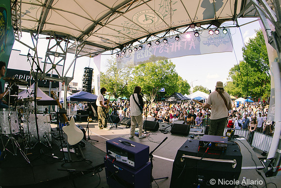 Wim Tapley & The Cannons (by Nicole Allario)