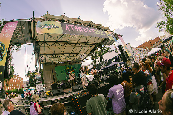 Wim Tapley & The Cannons (by Nicole Allario)