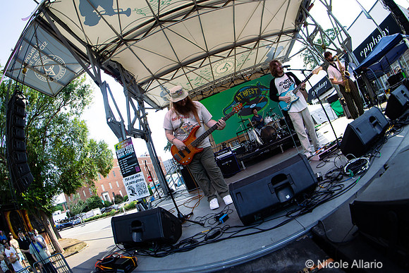 Wim Tapley & The Cannons (by Nicole Allario)
