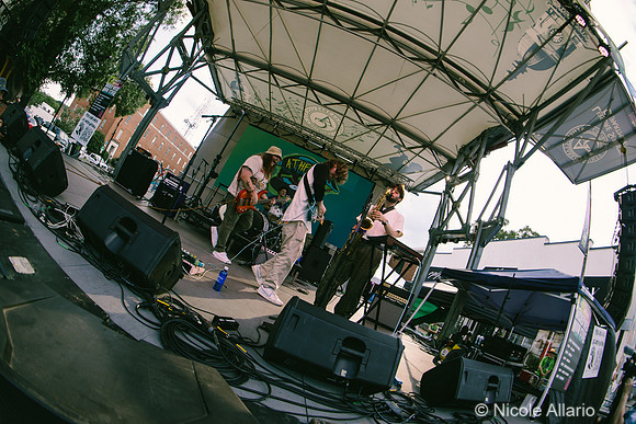 Wim Tapley & The Cannons (by Nicole Allario)