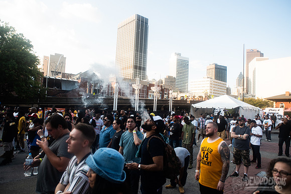 Crowd, Vendors, Environment