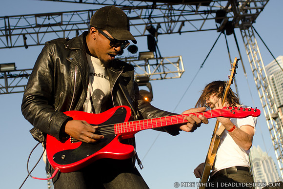 Black Joe Lewis & the Honeybears