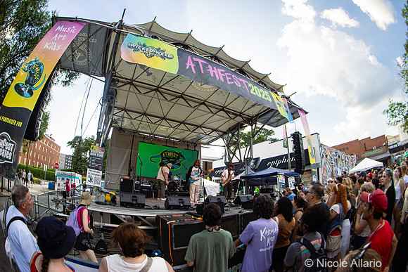 Wim Tapley & The Cannons (by Nicole Allario)