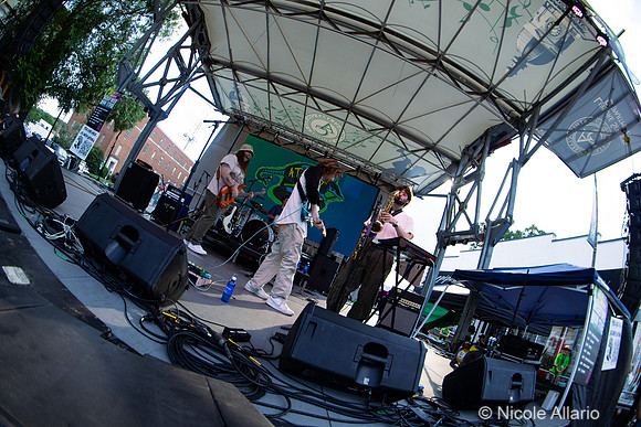Wim Tapley & The Cannons (by Nicole Allario)