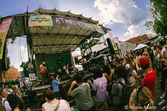 Wim Tapley & The Cannons (by Nicole Allario)