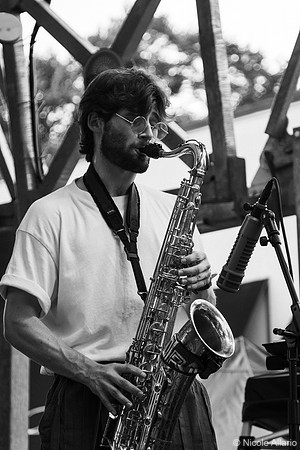 Wim Tapley & The Cannons (by Nicole Allario)