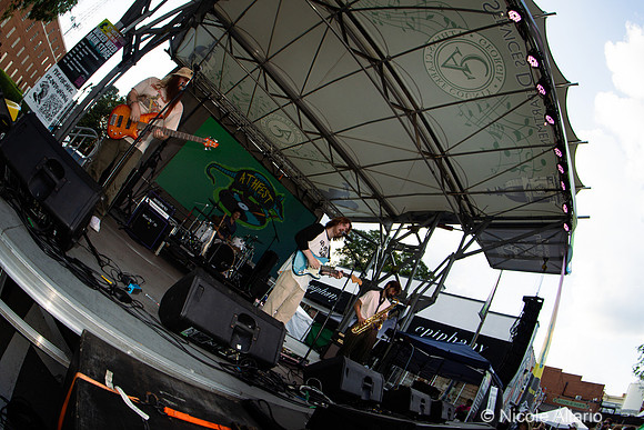 Wim Tapley & The Cannons (by Nicole Allario)