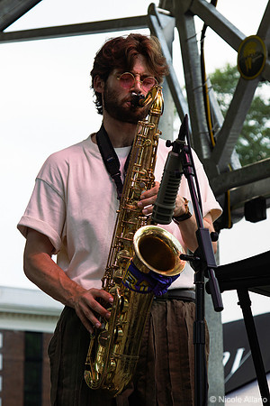 Wim Tapley & The Cannons (by Nicole Allario)