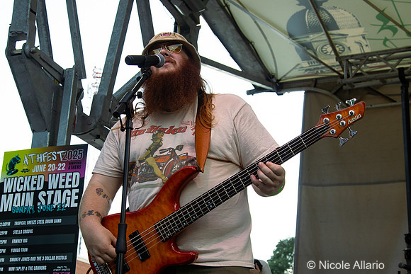 Wim Tapley & The Cannons (by Nicole Allario)